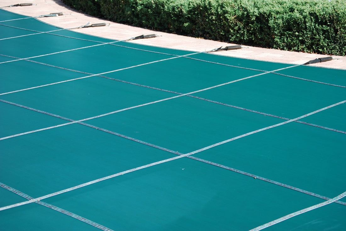<strong>Close your pool like a pro</strong> with HTH<sup>™</sup>