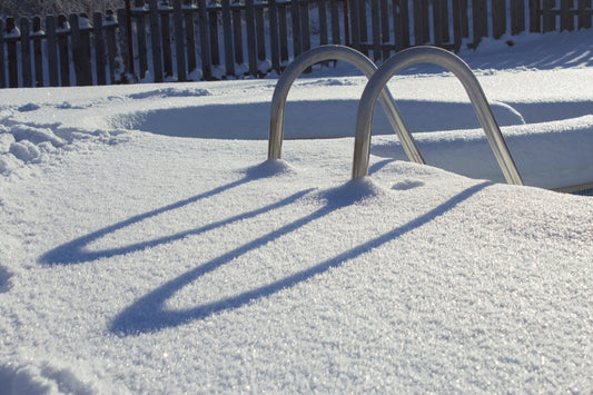 How to protect your pool during freezing temperatures